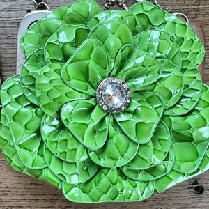 Adorable green flower purse with a little bling!
